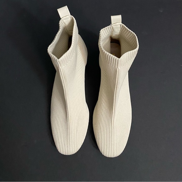 CUSHIONAIRE Women's Neely Stretch bootie +Memory Foam 7 WIDE IVORY - Picture 6 of 12